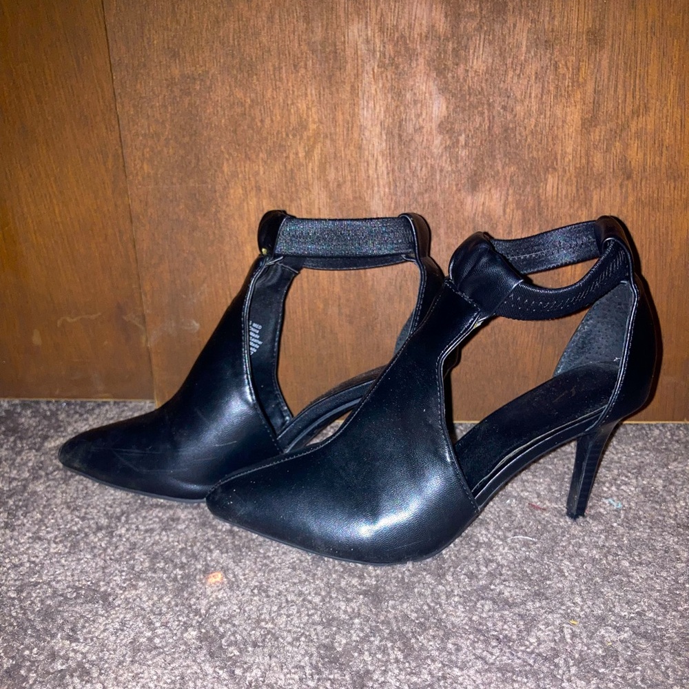 Simply Vera stiletto pointed toe black dress shoe